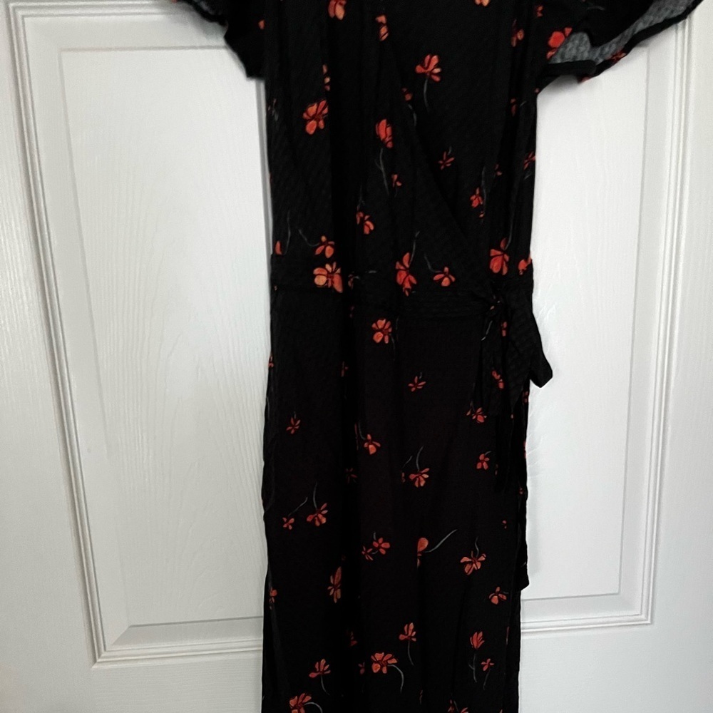 Universal Threads Dress - Picture 2 of 9